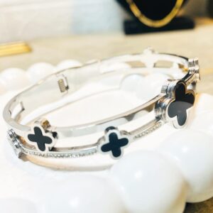 Clover Silver Bangel